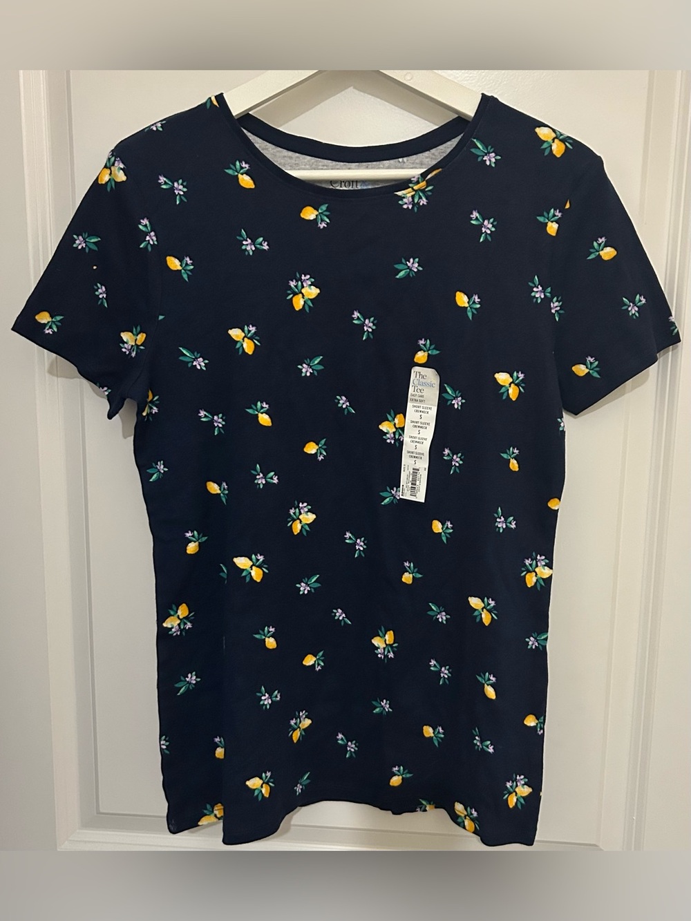 Women’s Croft & Barrow Navy Classic Tee Shirt Lemons Flowers AOP Small NWT